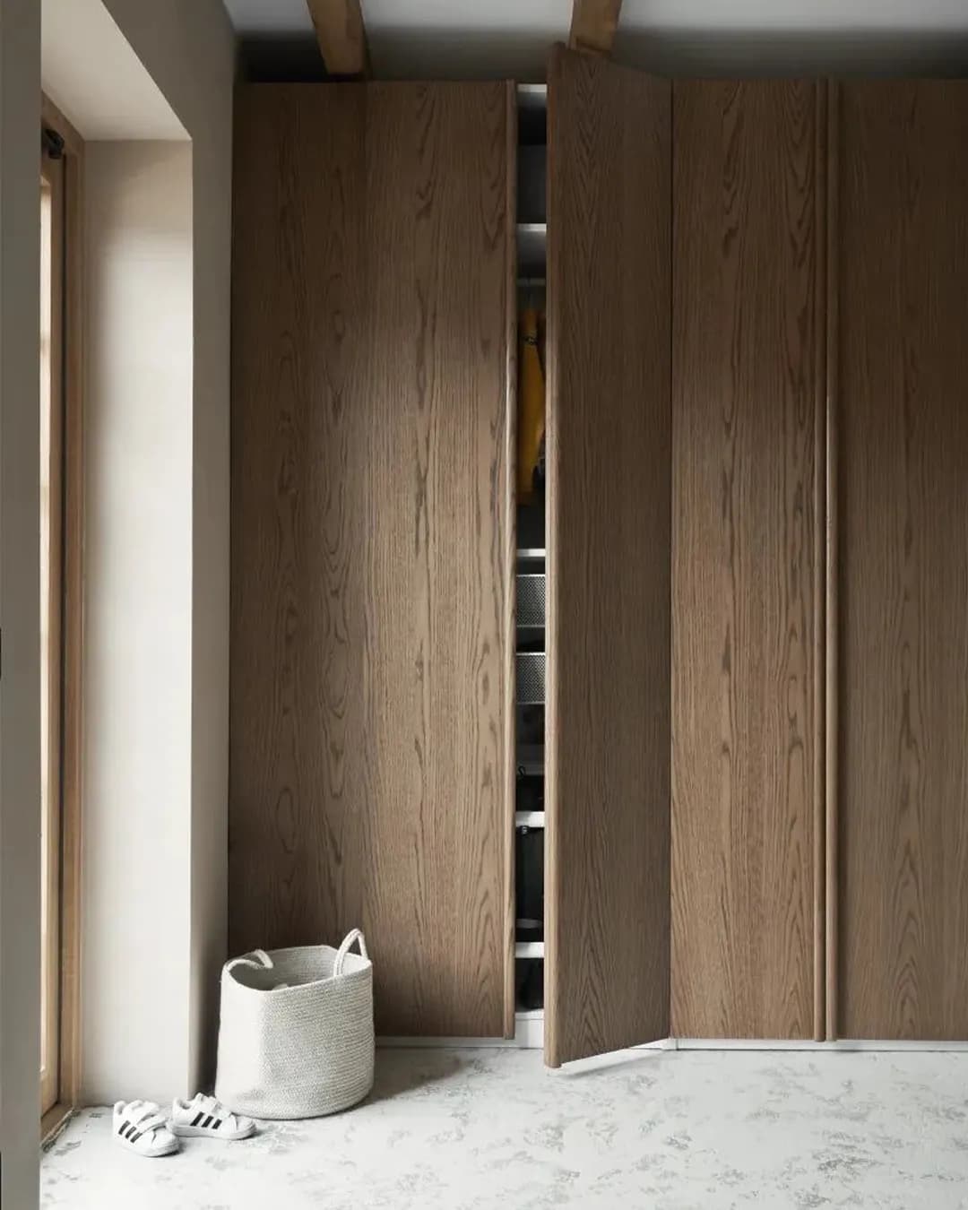 Wardrobe & Cabinets